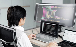 肇东 api php源码,下载的php源码怎么运行呢？